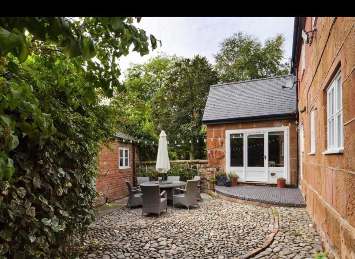 Pear Tree Cottage Courtyard Kinton エクステリア 写真